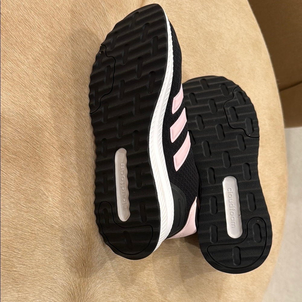 Adidas Black and Pink Sneakers Sleek Sporty Design - Picture 5 of 6